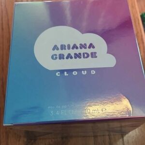Ariana Grande Cloud Perfume Box in Purple and Blue